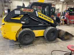 NEW HOLLAND L230 SKID STEER