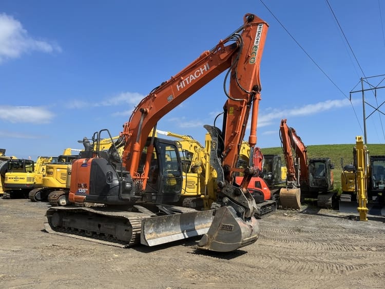 HITACHI ZX135-6