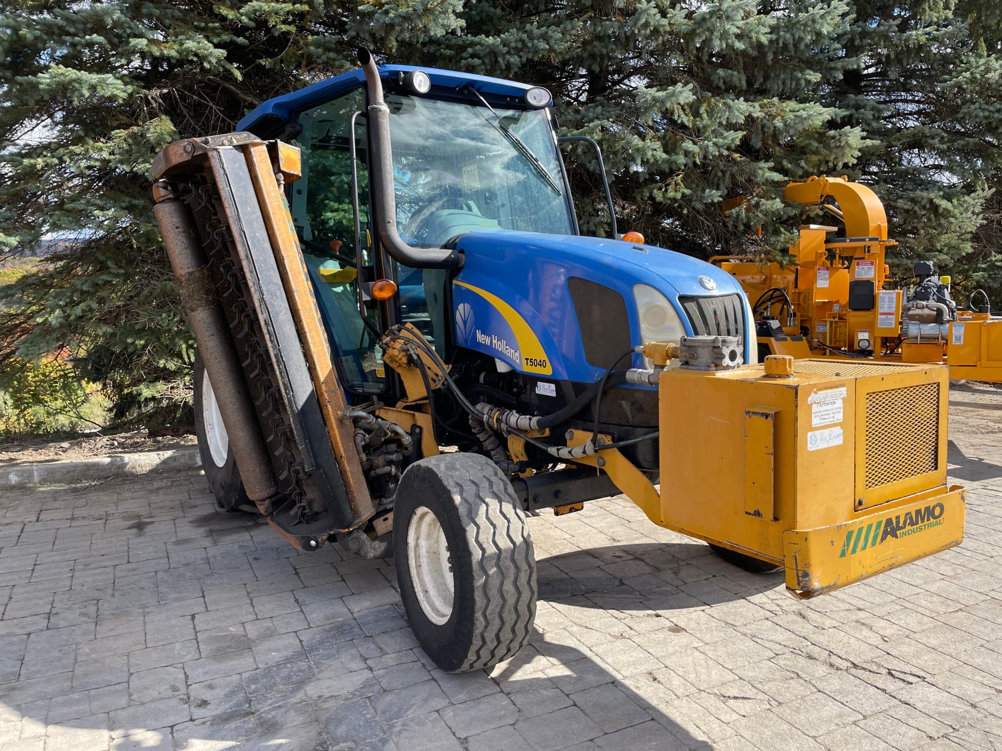 NEW HOLLAND T5040 W/ALAMO SIDE FLAIL