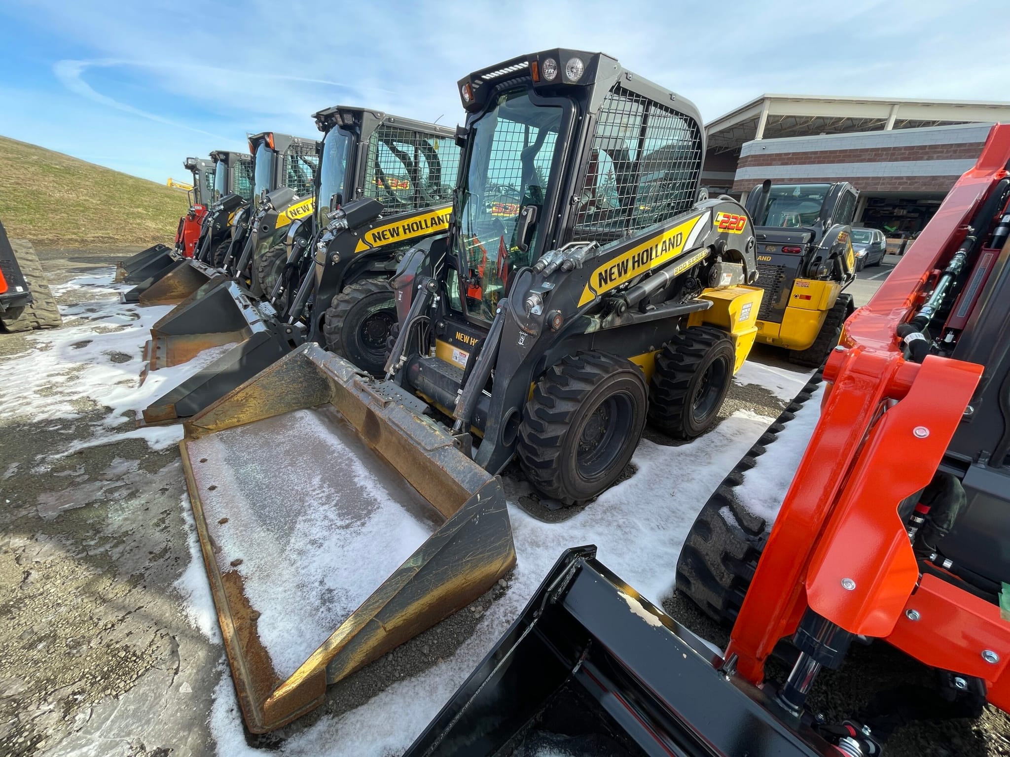 NEW HOLLAND L220 SKID STEER