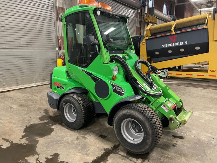 AVANT 635 LOADER