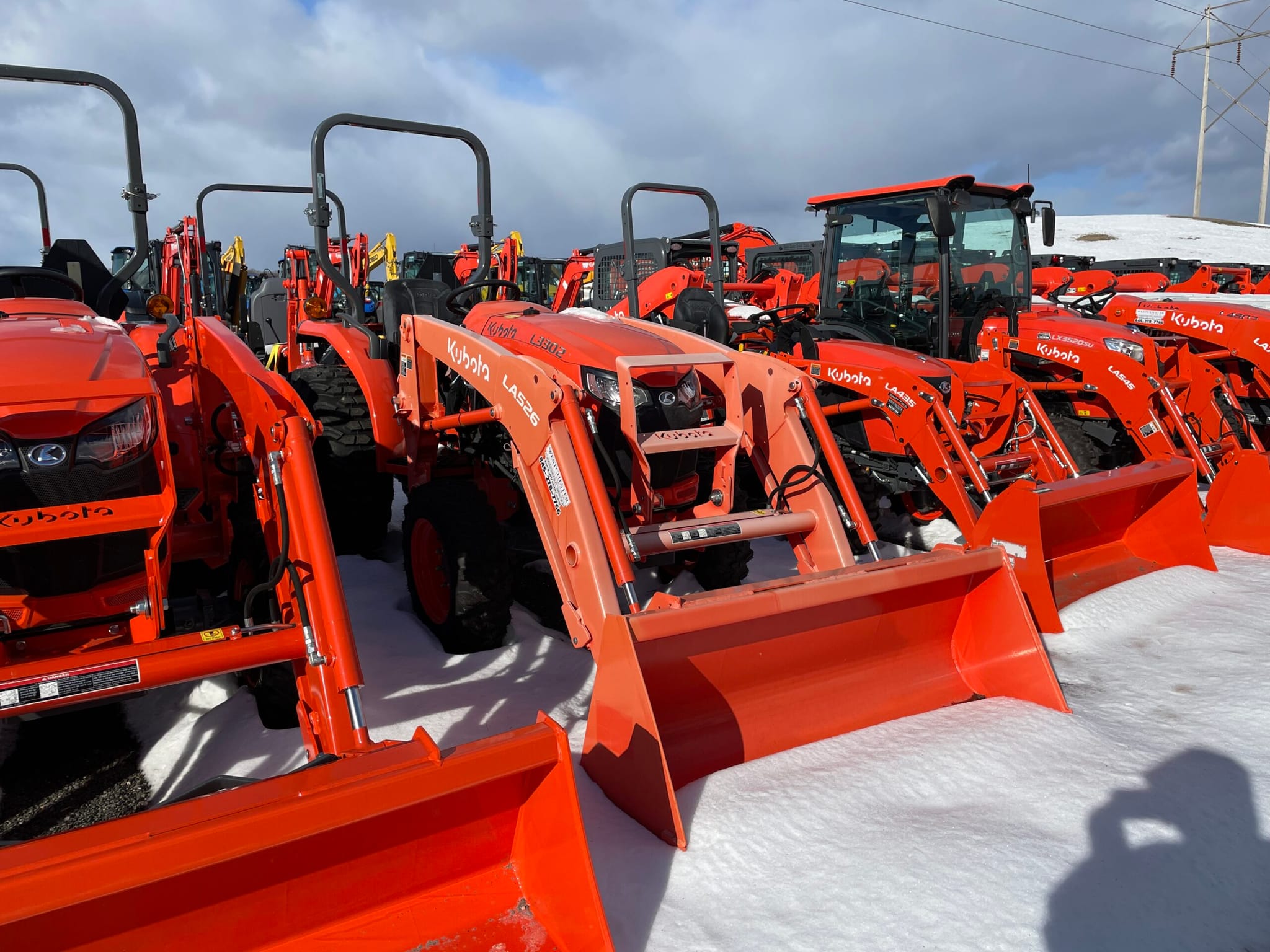 KUBOTA L3302HST TRACTOR WITH LOADER