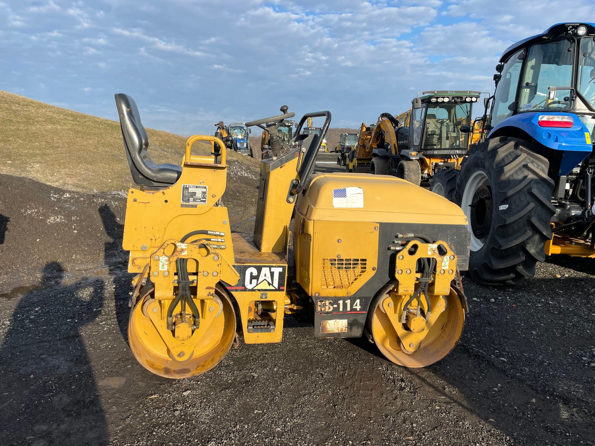 CAT CB-114 ROLLER