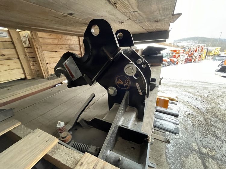 CAL KUBOTA KX080 TO SKID STEER ADAPTOR