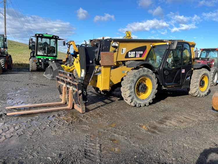 CAT TL1255D TELEHANDLER