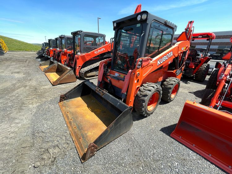 KUBOTA SSV65 SKID STEER