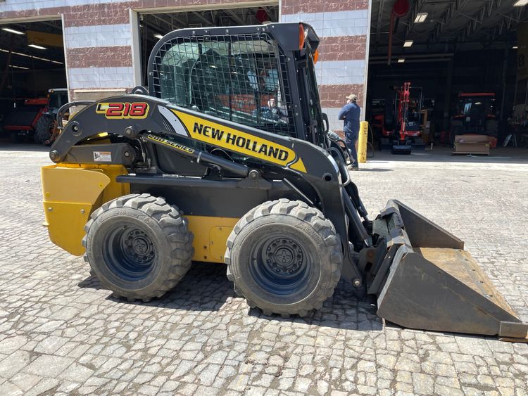 NEW HOLLAND L218 SKID STEER