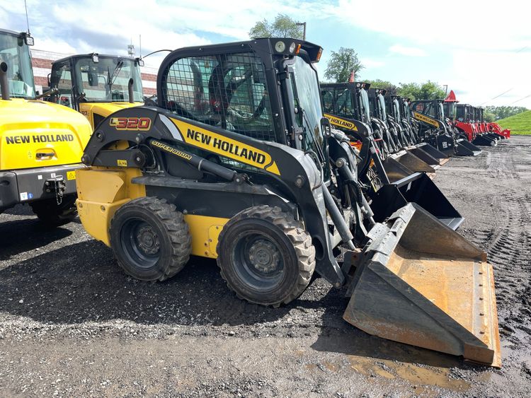 NEW HOLLAND L320 SKID STEER